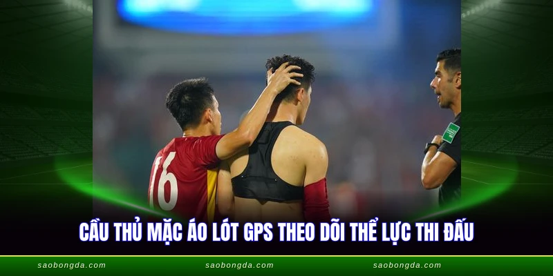 Tại Sao Các Cầu Thủ Phải Mặc Áo Lót - Bí Mật GPS Hiện Đại 1 Cầu thủ mặc áo lót GPS theo dõi thể lực thi đấu
