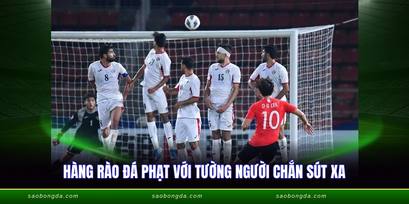 Hàng rào đá phạt với tường người chắn sút xa