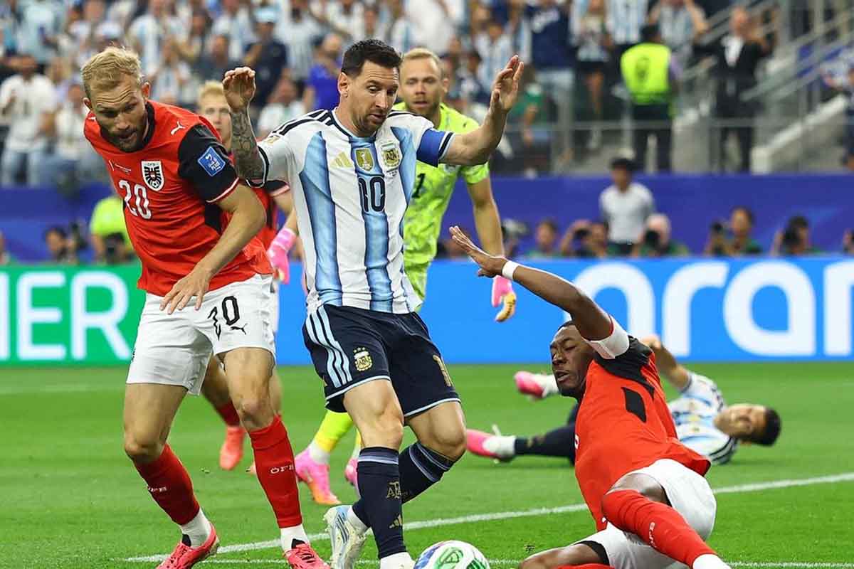 Messi đã lập hat trick như thế nào?