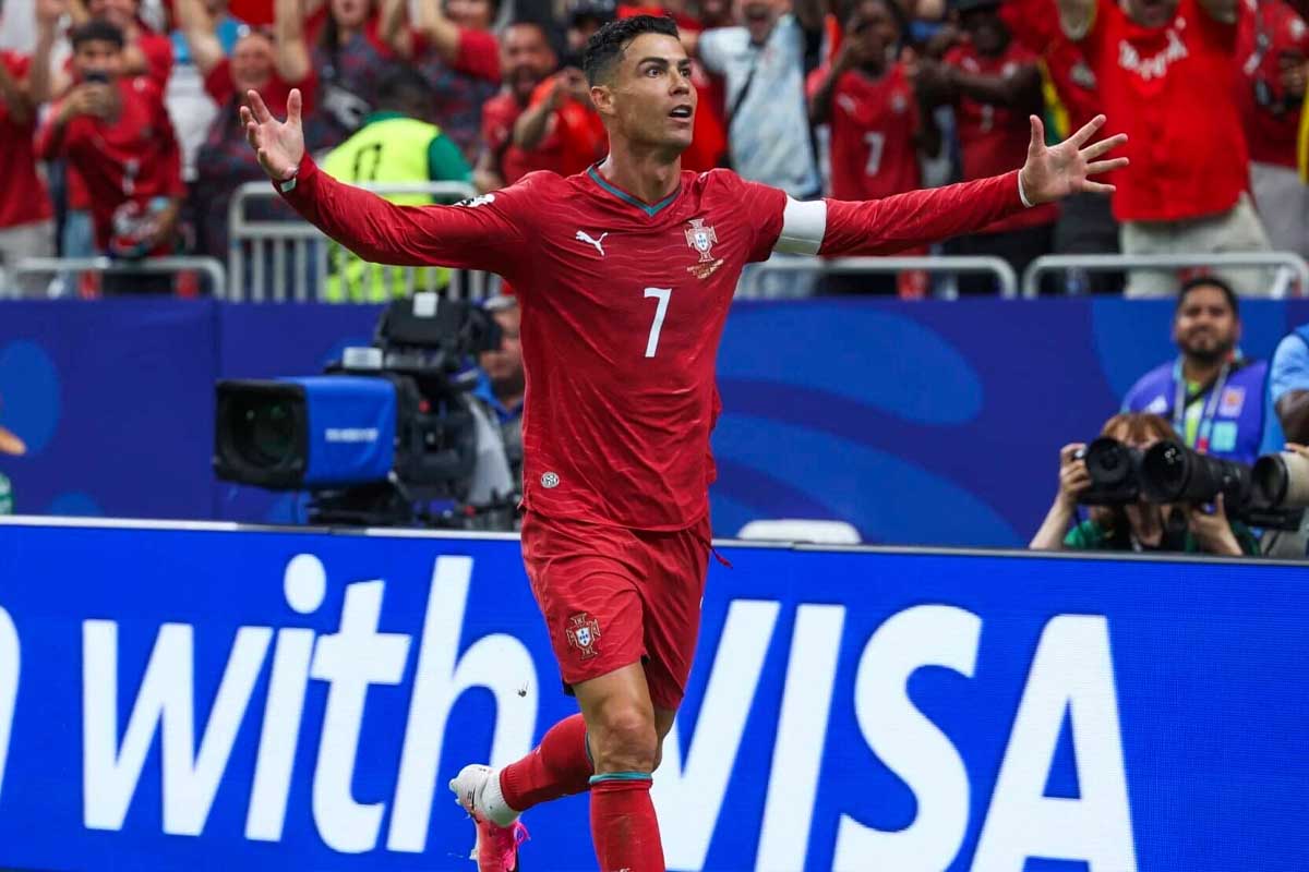 Ronaldo đã lập cú đúp như thế nào?