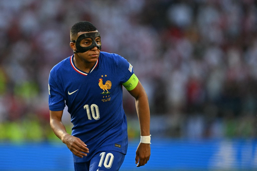 Giải Thích Lý Do Vì Sao Mbappé Phải Đeo Mặt Nạ Tại Euro 2024 1 Vì sao Mbappé phải đeo mặt nạ?